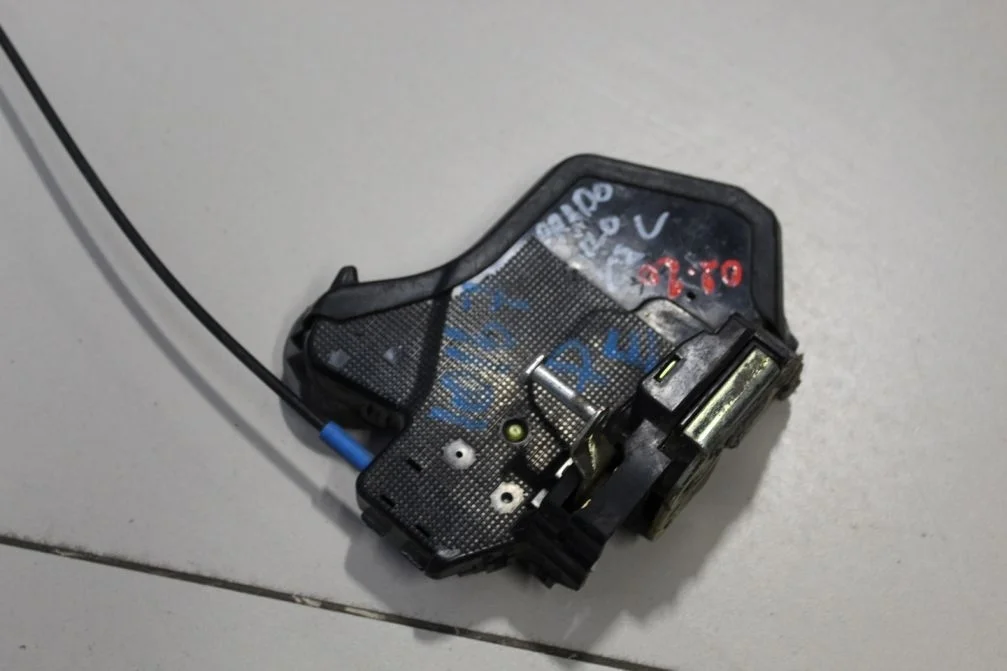 Замок двери задней правой для Toyota Land Cruiser Prado 120 2002-2009