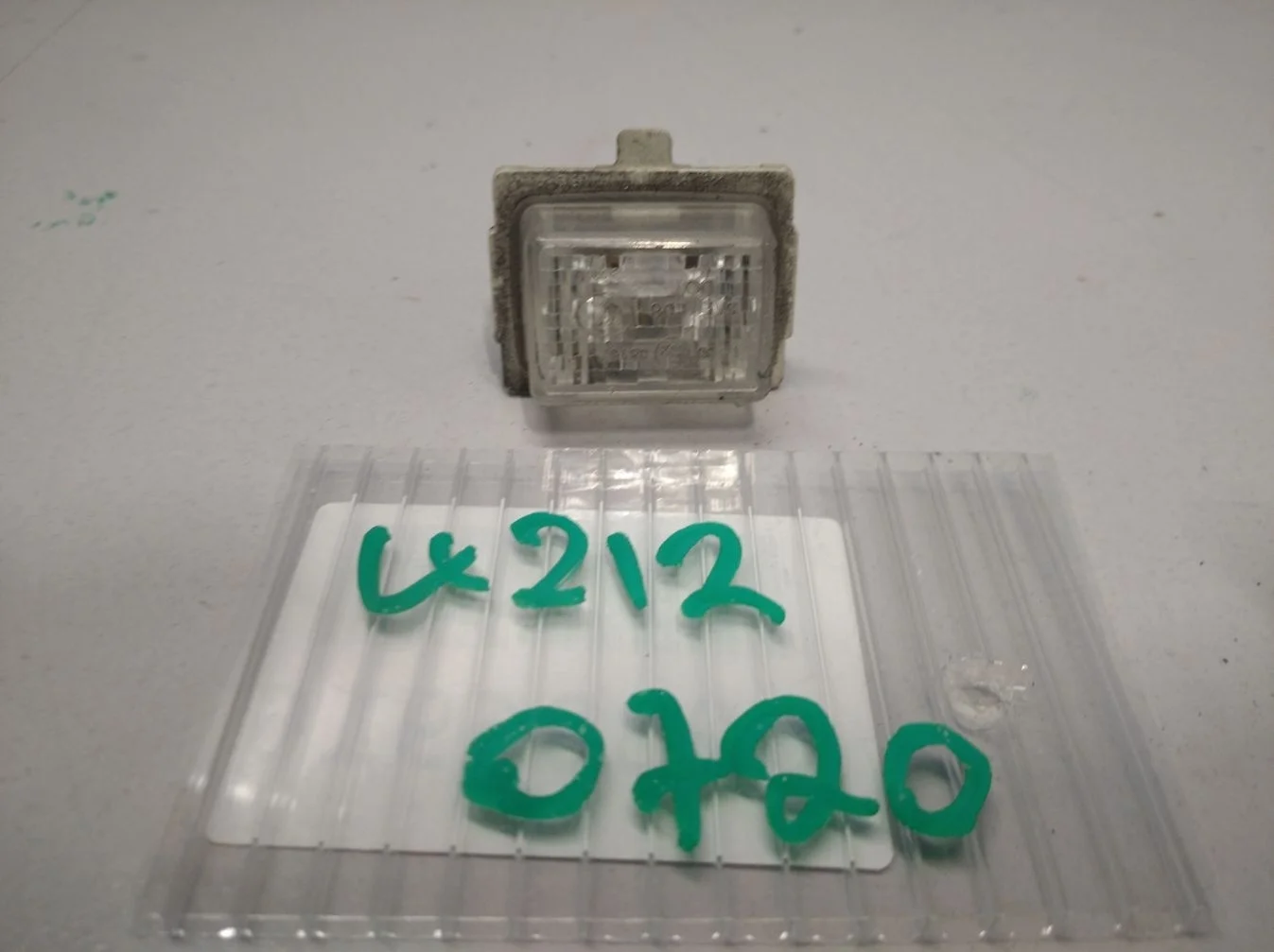 Фонарь подсветки номерного знака для Mercedes E-klasse W212 2009-2016