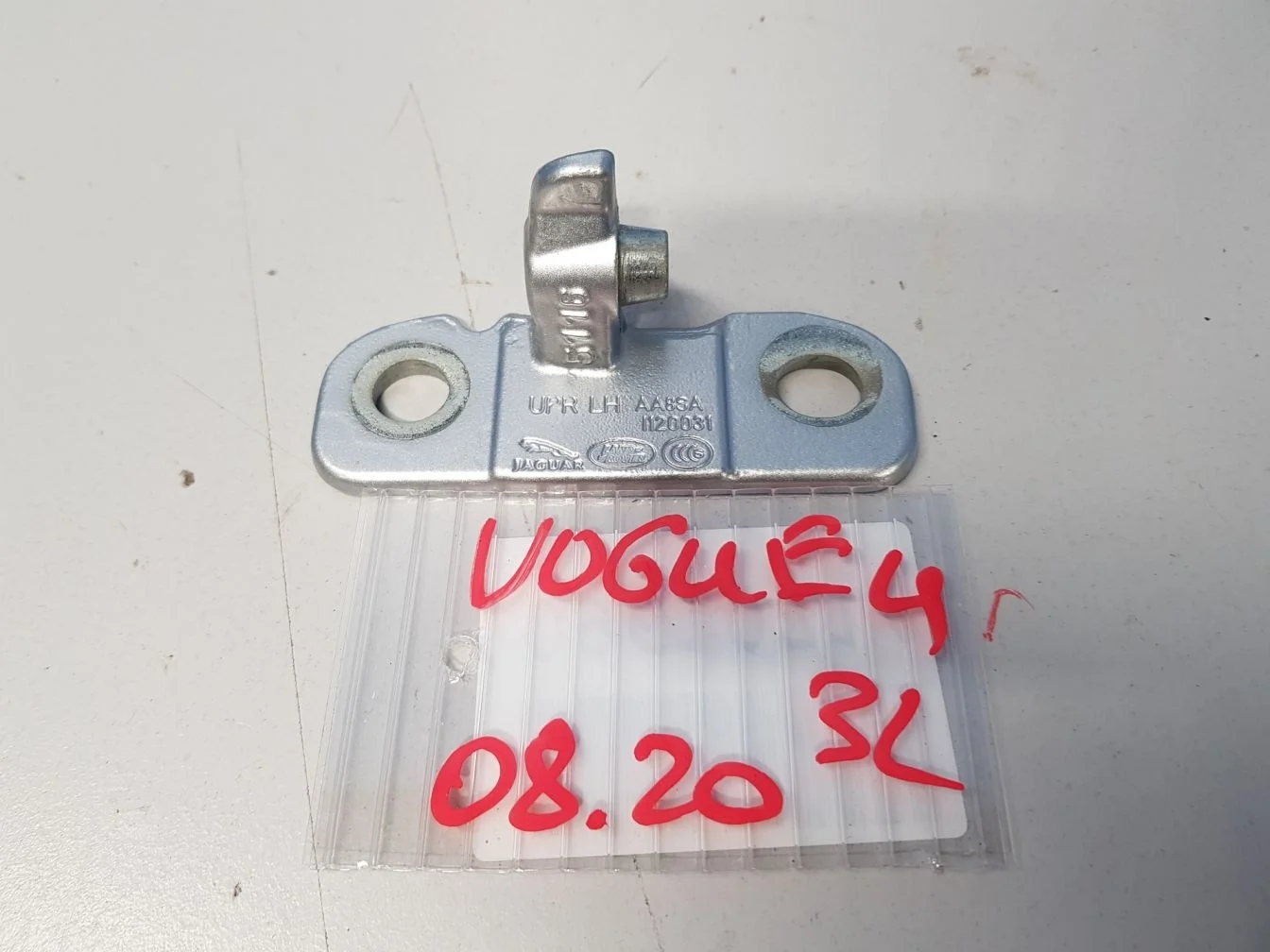 Петля двери задней левой нижняя для Land Rover Range Rover 2012-