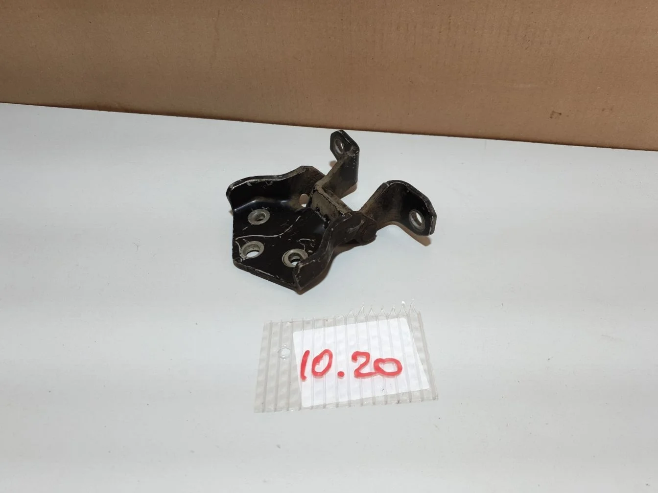 Петля двери багажника верхняя для Mitsubishi Pajero V8 V9 2006-