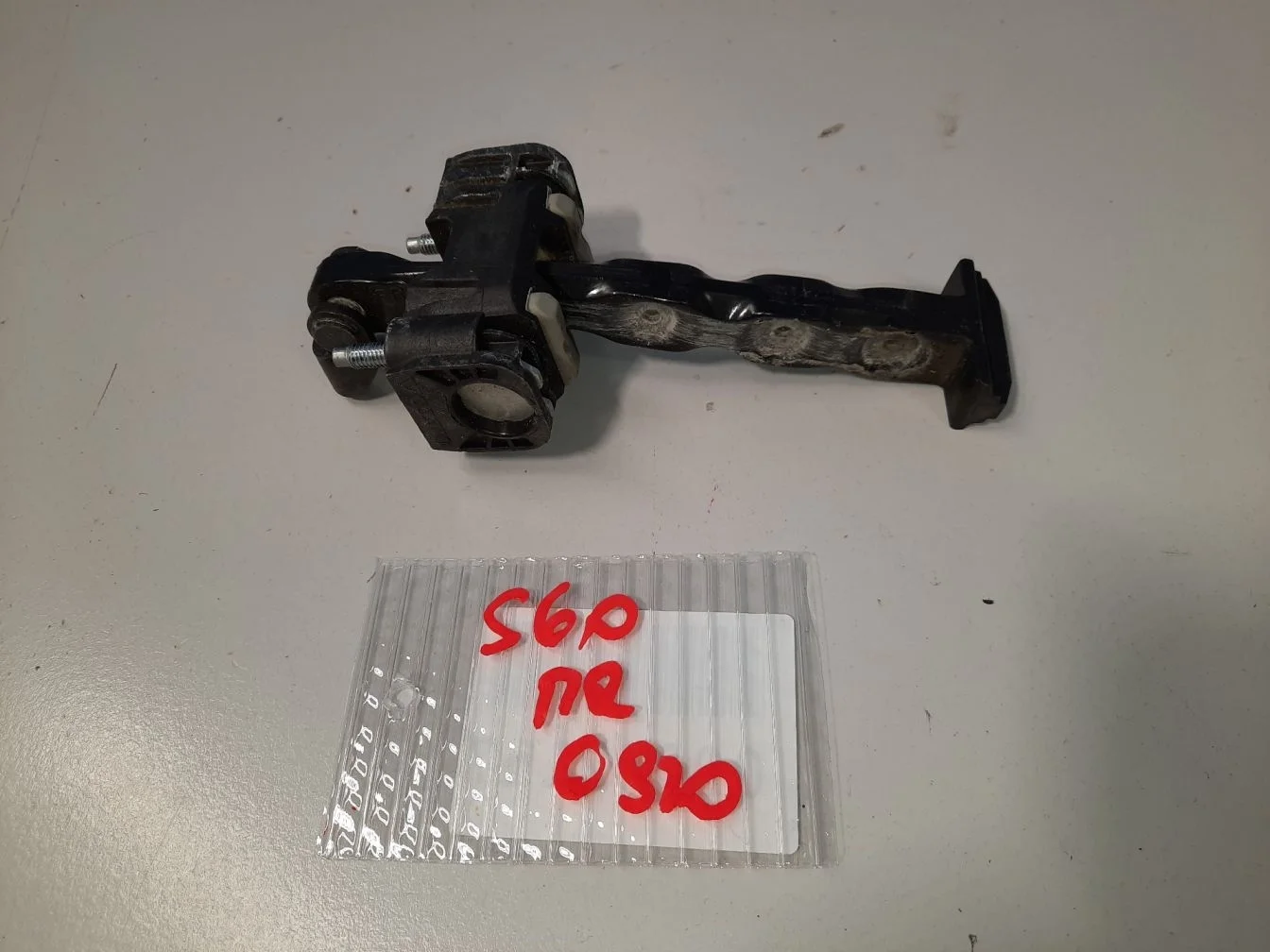 Ограничитель двери передней для Volvo S60 2010-2018