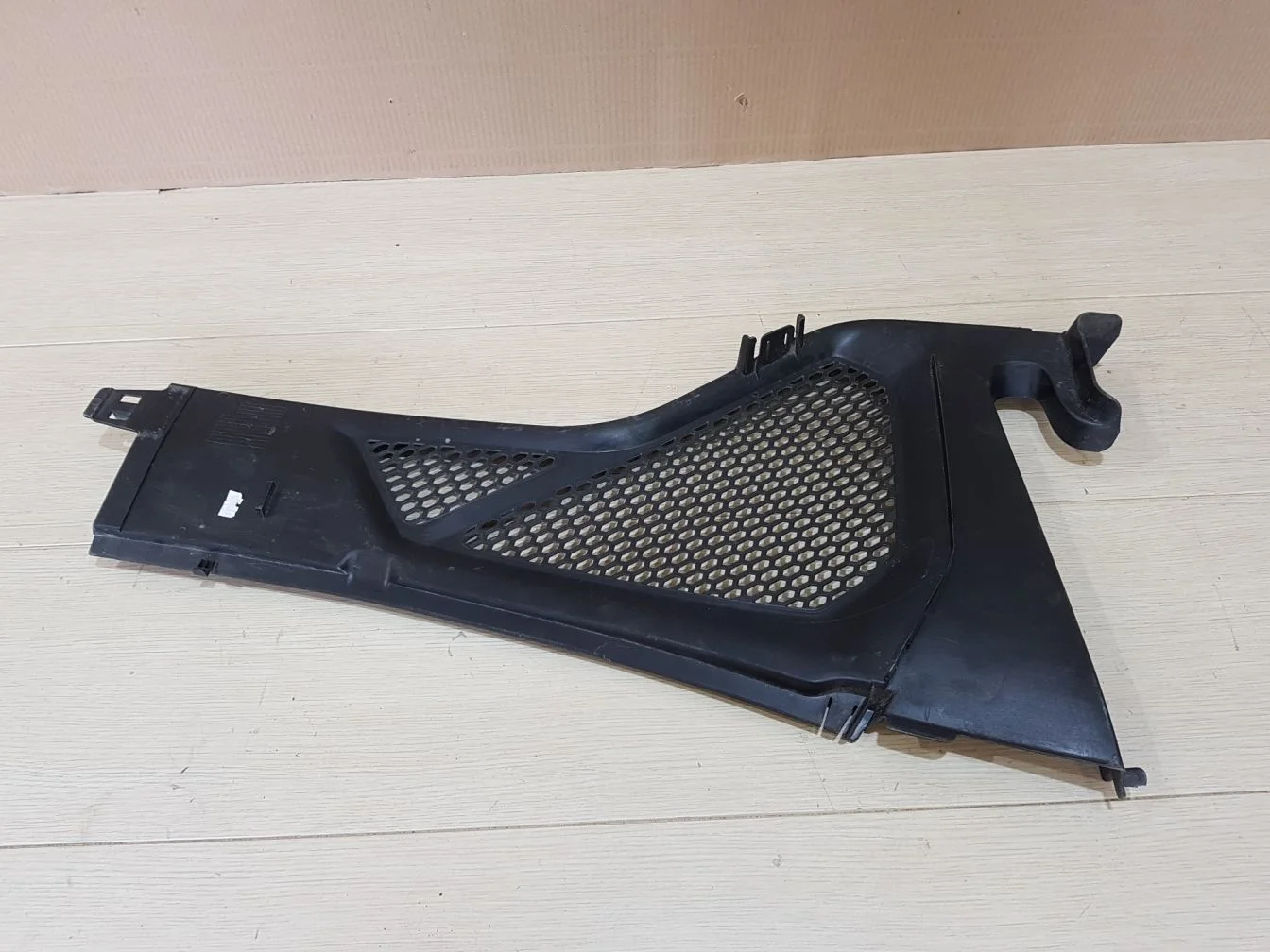 Планка под лобовое стекло (Жабо) для BMW X6 F16 2014-2020