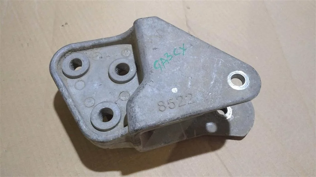 Б.у. кронштейн опоры двигателя MITSUBISHI ASX GA3W MITSUBISHI ASX GA3W