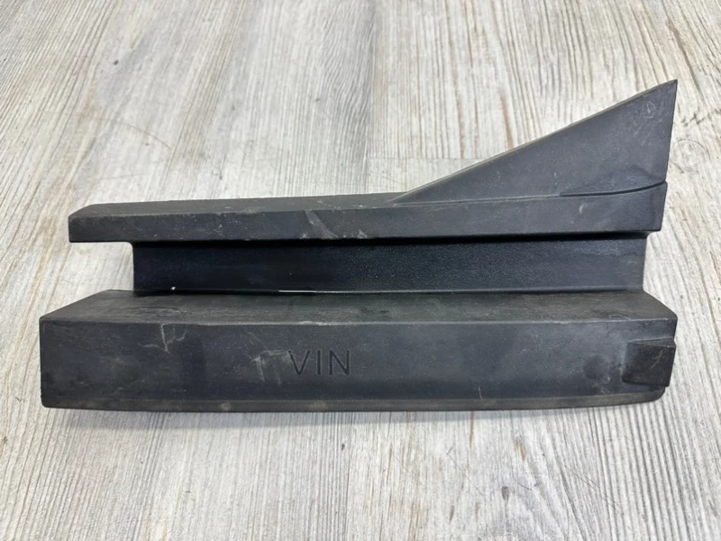 Кожух на вин номер Audi Q7 2015- 4M