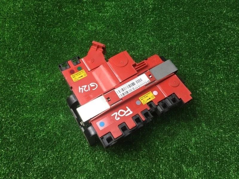 Блок предохранителей BMW F02