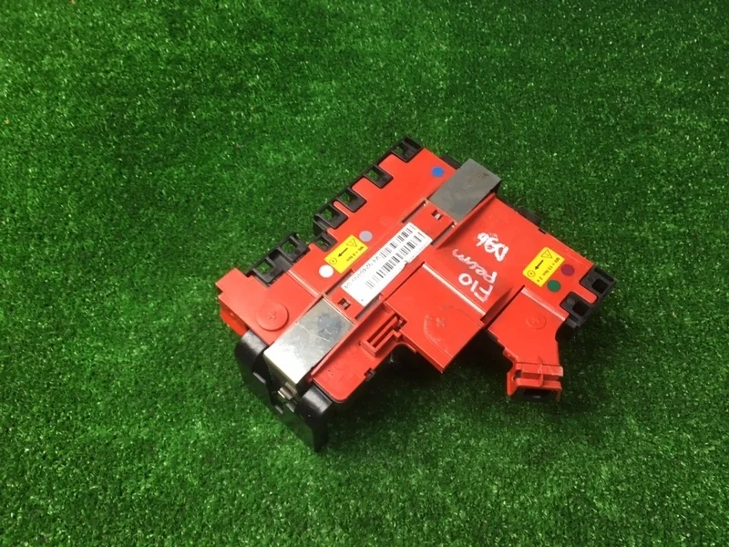 Блок предохранителей BMW F10