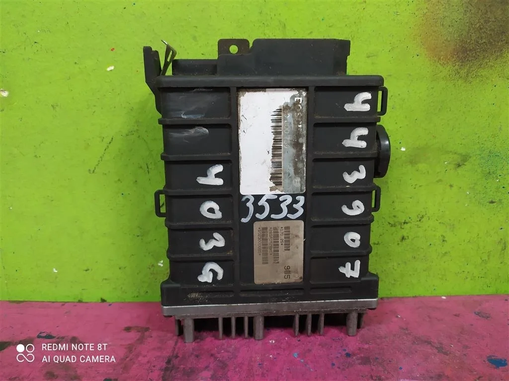 Блок управления двигателя Passat B3 Golf 2 1,8 RP