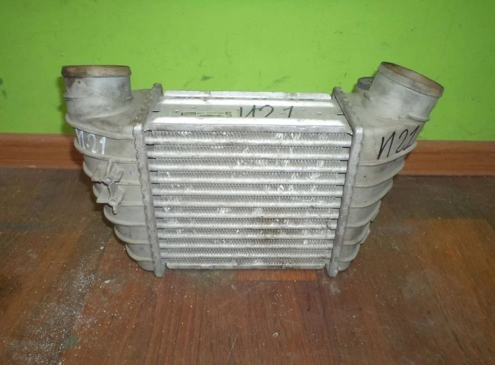 Интеркулер левый Audi A3 8L TT 1 1,8 APX BAM APY