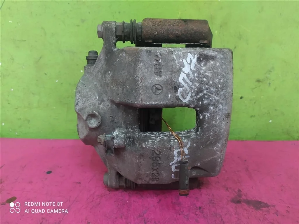 Суппорт передний правый MB W204 W212 A2044212481