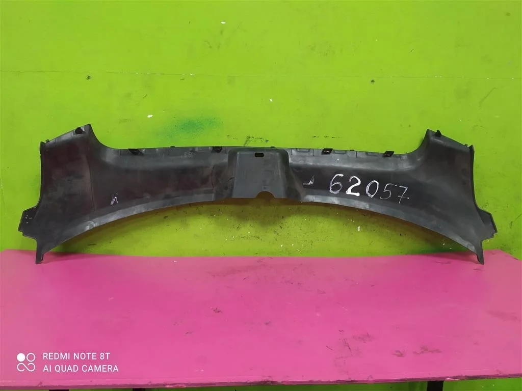 Накладка кожух замка капота Audi A6 C6 Allroad