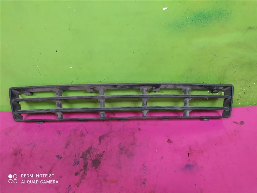 Решетка бампера центральная VW Golf 4 1997-2004