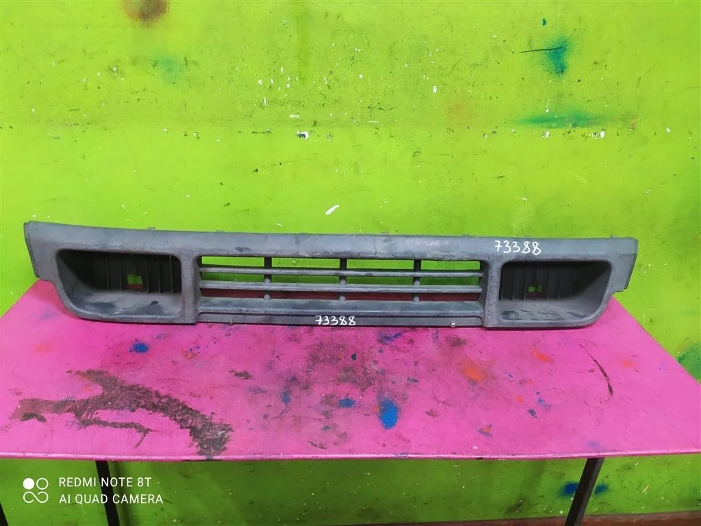 Решетка бампера средняя Transporter T5 2003-2010