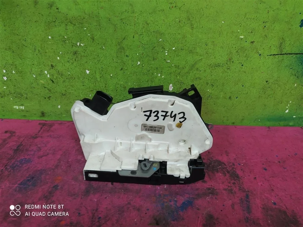 Замок двери задний правый VW Tiguan 5N0839016B