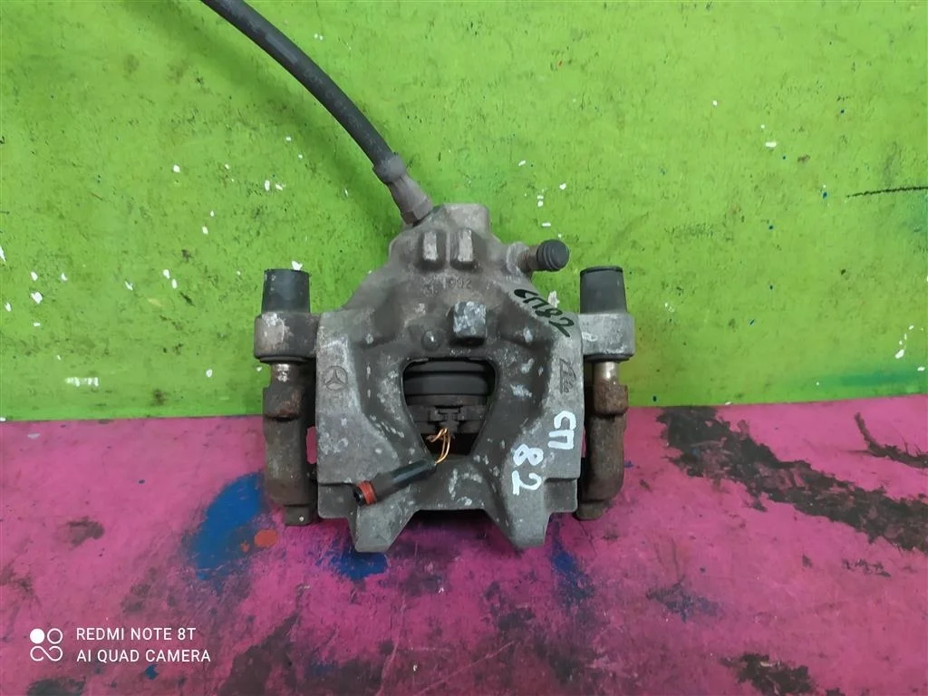 Суппорт задний правый MB W204 W207 A2044231681