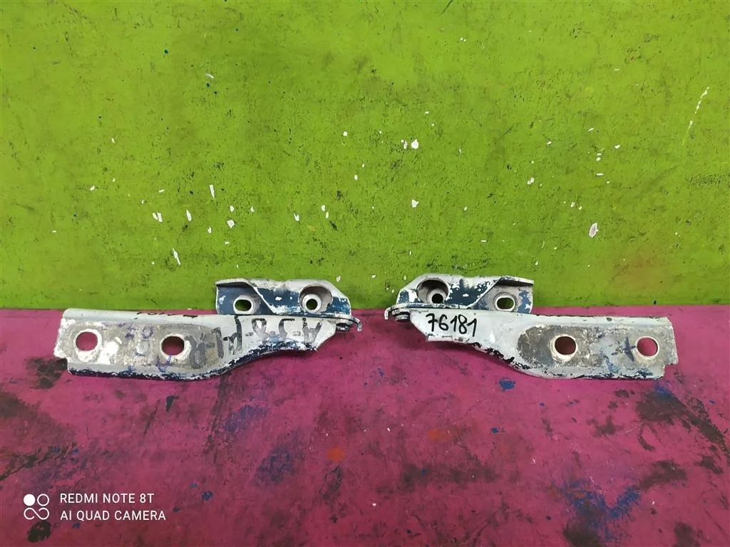 Петля капота левая правая компл Audi A3 2009-2013