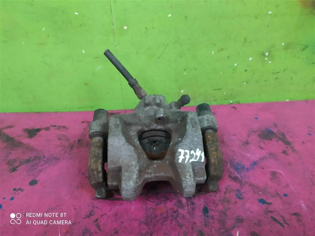 Суппорт задний правый MB W204 W207 A2044231681