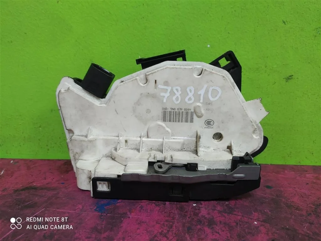 Замок двери задний правый Tiguan Passat 5N0839016H