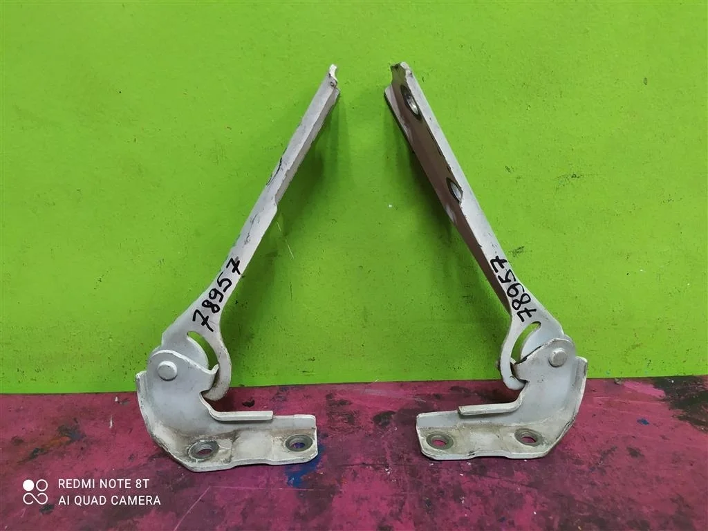 Петля капота левая правая пара Audi A3 2004-2008