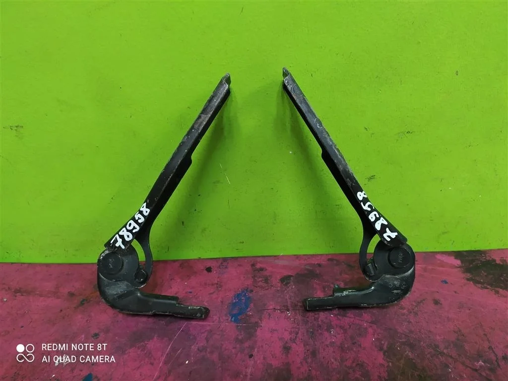 Петля капота левая правая пара Audi A3 2004-2008