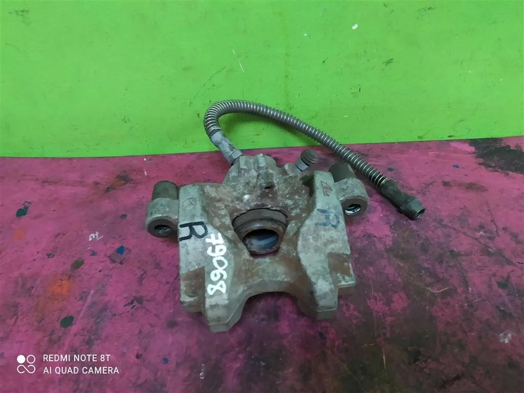 Суппорт задний правый MB W204 W207 A2044231681