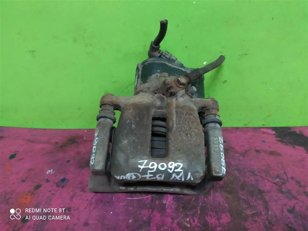 Суппорт задний левый Tiguan Passat B6 5N0615403