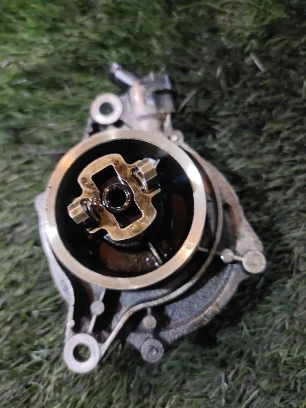 Вакуумный насос BMW X5 3.0D 2010 E70