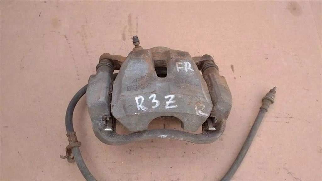 Б.у. суппорт TOYOTA RAV4 ZSA30 TOYOTA RAV4 ZSA30