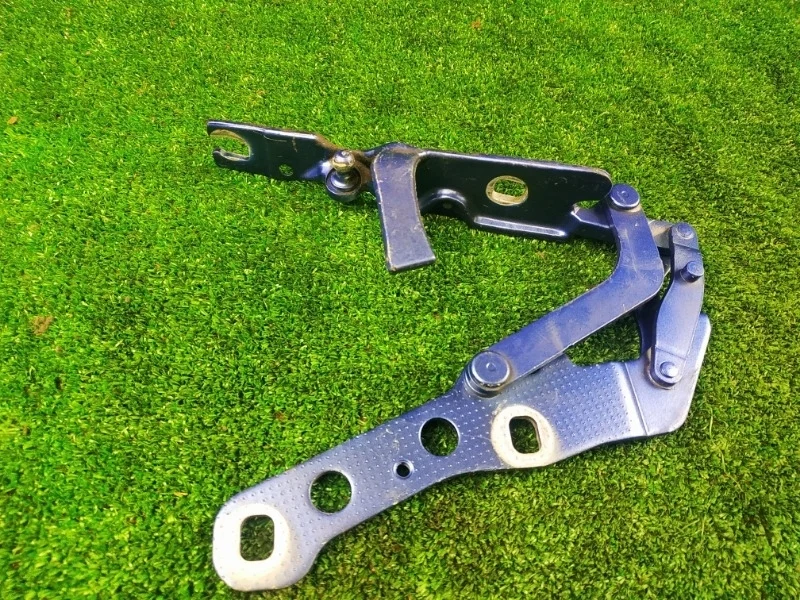 Петля капота BMW X3 E83