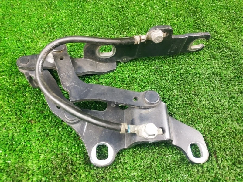 Петля капота BMW E90