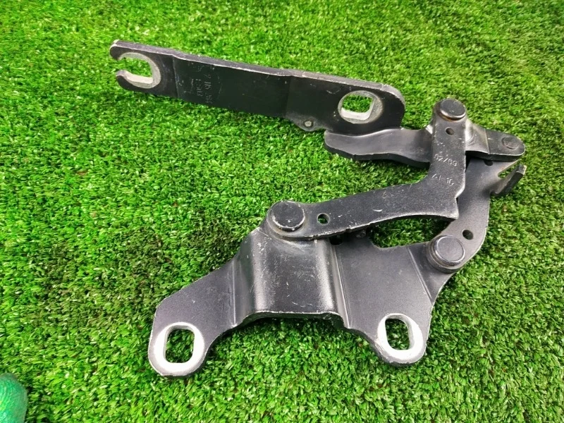 Петля капота BMW E90