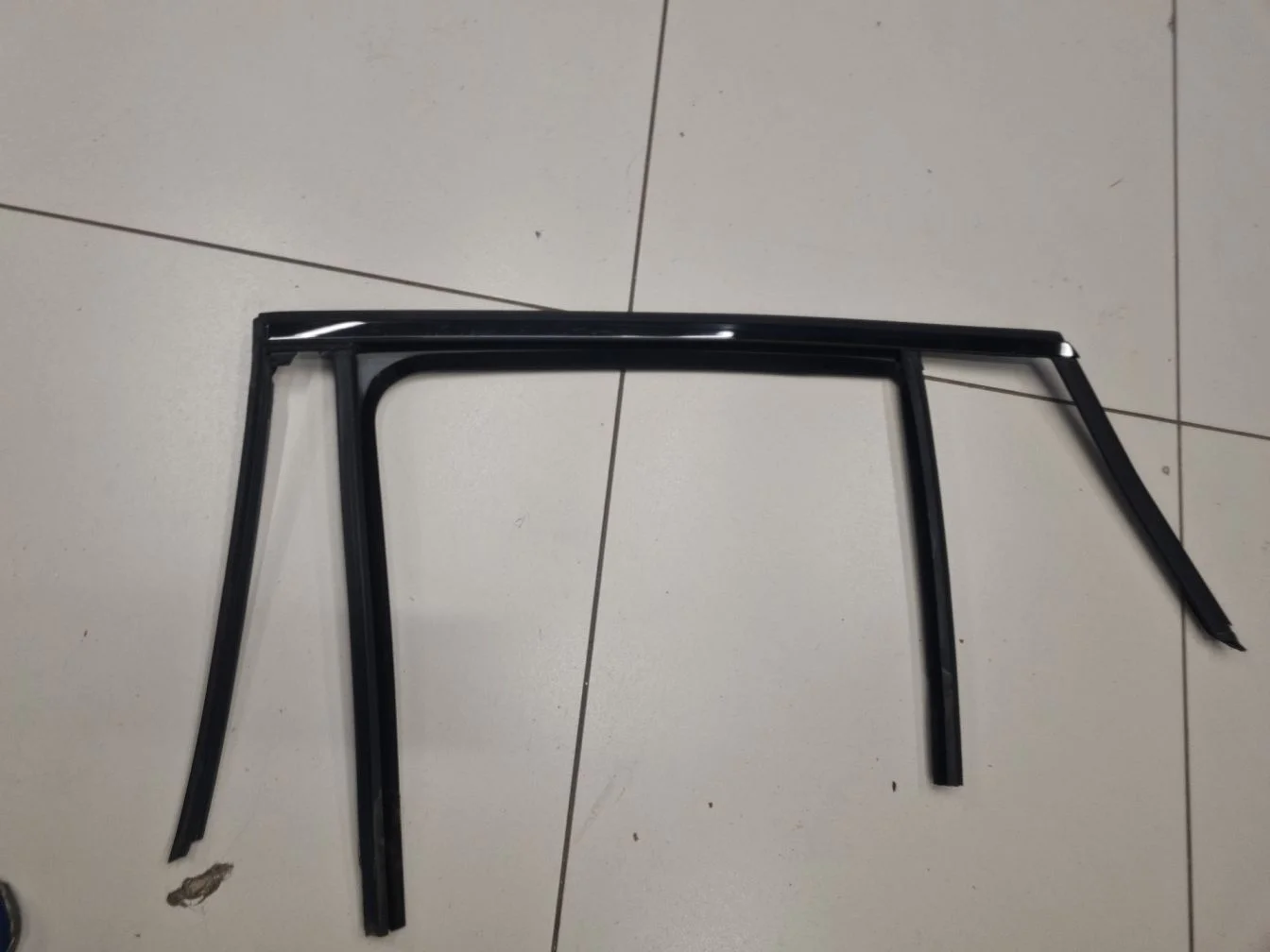 Уплотнитель стекла двери задний левый для Mercedes GLE-klasse C292 Coupe 2015-2019