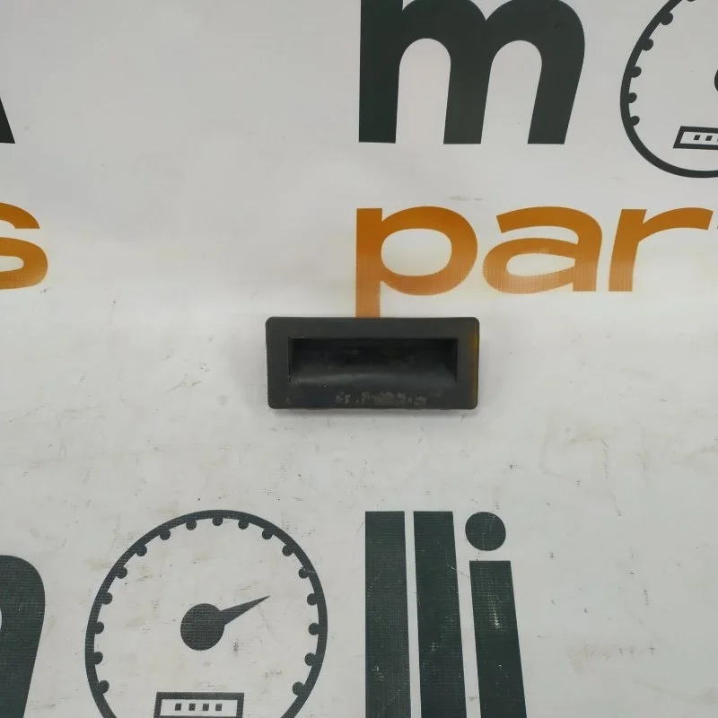 Кнопка открывания багажника Volkswagen Tiguan 2017