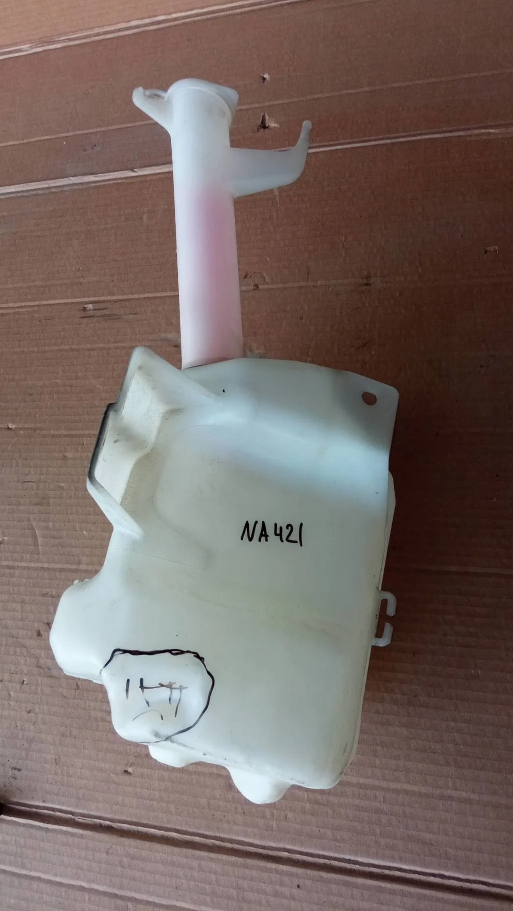 Б.у. бачок омывателя MITSUBISHI GRANDIS NA4W MITSUBISHI GRANDIS NA4W