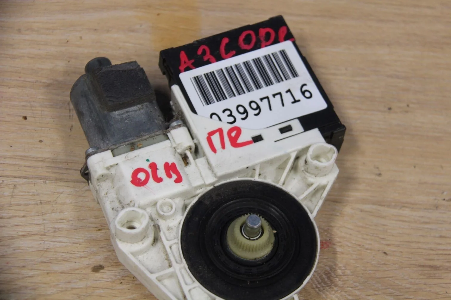 Моторчик стеклоподъёмника задний правый для Audi A3 8P 2003-2013