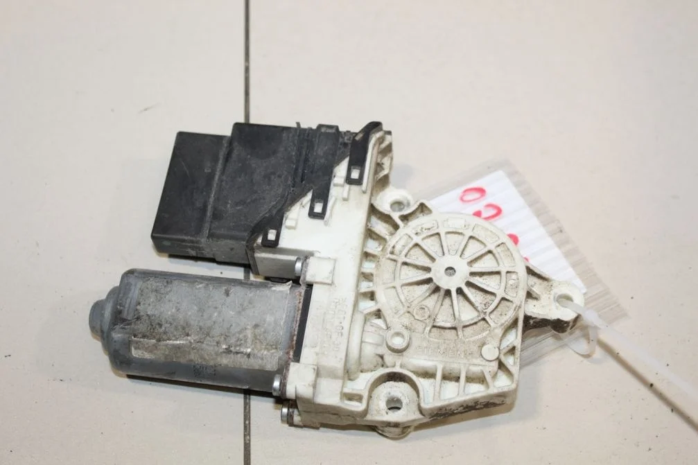 Моторчик стеклоподъёмника задний правый для Volkswagen Touran 2003-2010