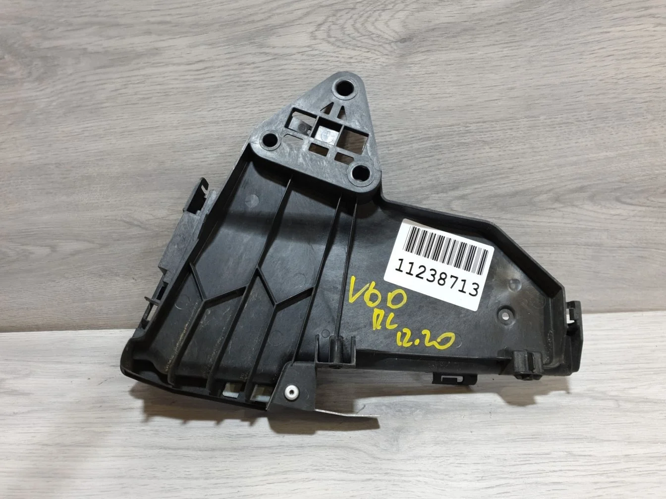 Кронштейн замка двери передний левый для Volvo V60 (V60 Cross Country) 2010-2018