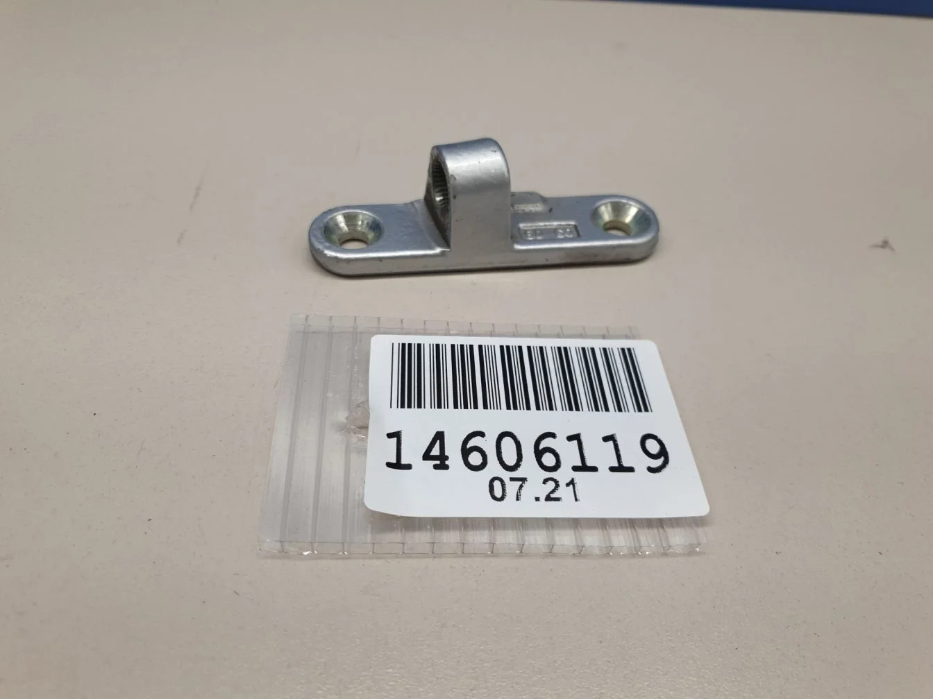 Петля двери задней левой нижняя для Mercedes CLS-klasse W219 2004-2010