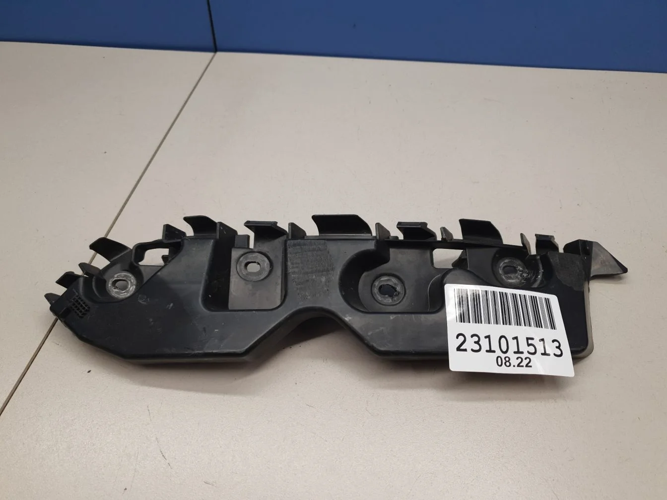 Кронштейн переднего бампера правый для Renault Duster 2010-