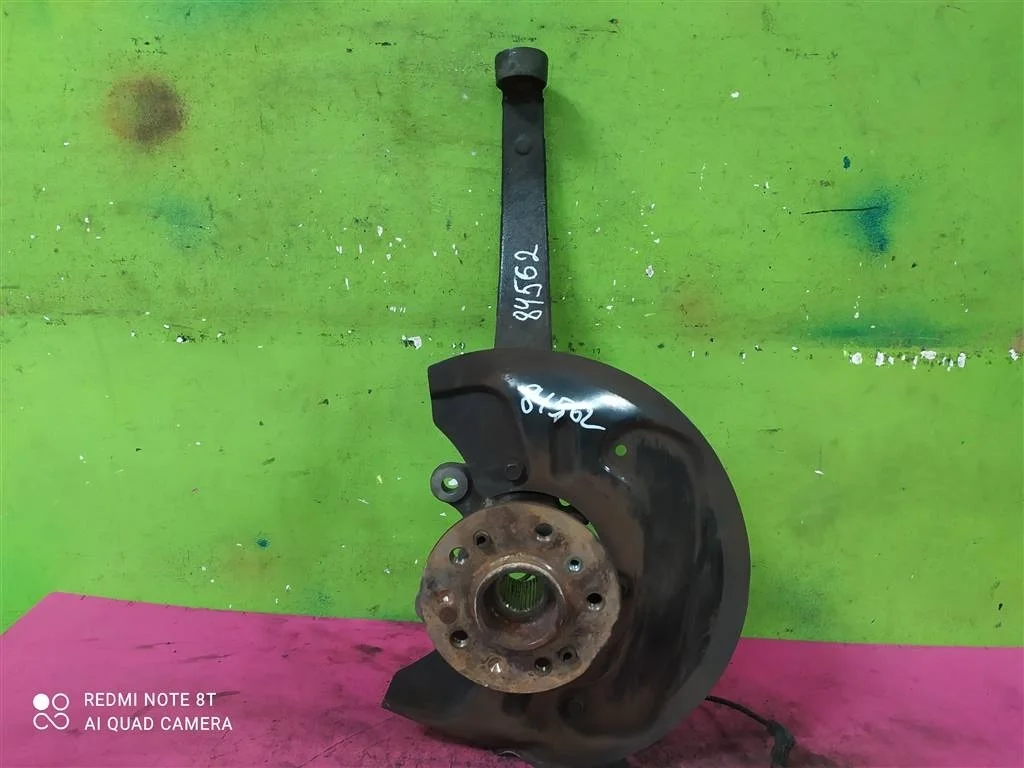 Кулак правый MB ML W164 2005-2011 A1643302220