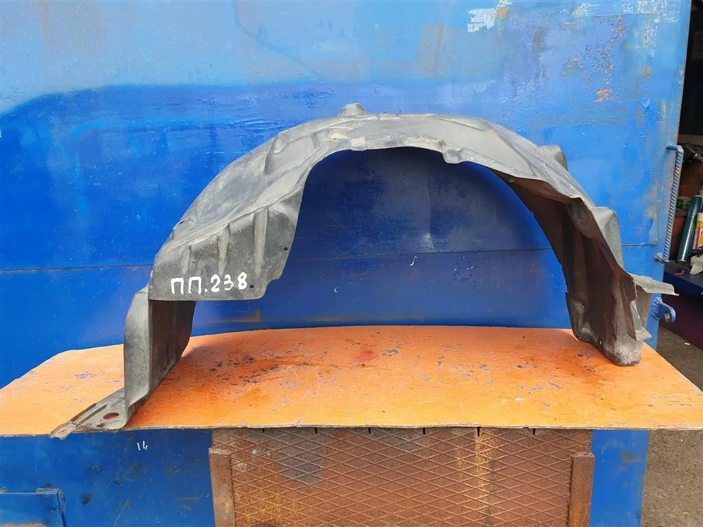 Подкрылок передний правый Range Rover 3 2001-2009