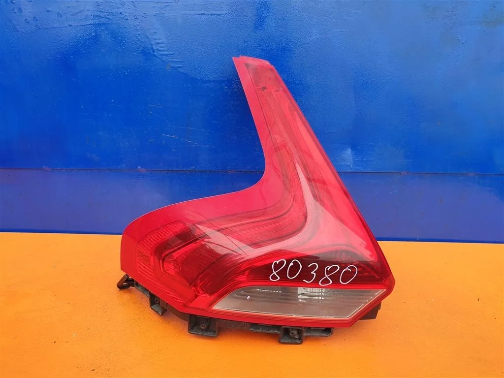 Фонарь задний левый Volvo V40 2012-2019 31395844