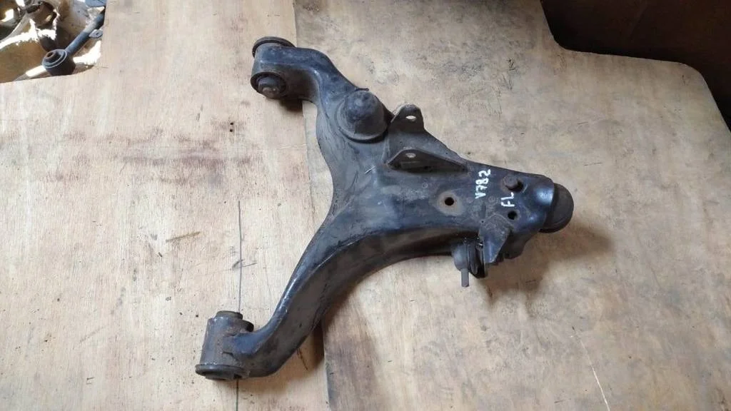 Б.у. рычаг MITSUBISHI PAJERO V78W MITSUBISHI PAJERO V78W