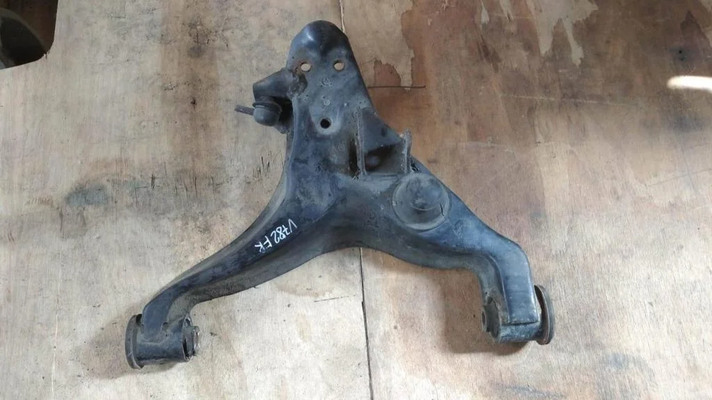 Б.у. рычаг MITSUBISHI PAJERO V78W MITSUBISHI PAJERO V78W