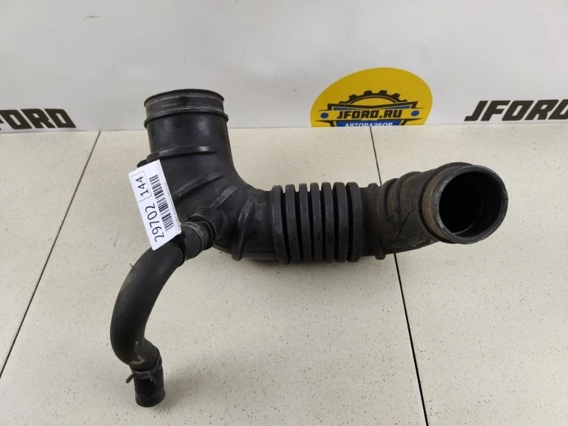 Патрубок воздушного фильтра Mitsubishi Pajero 4 2007 SUV 5