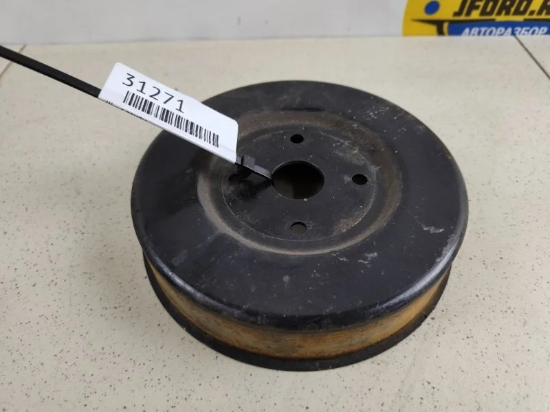 Шкив помпы Mitsubishi Pajero 3 2001