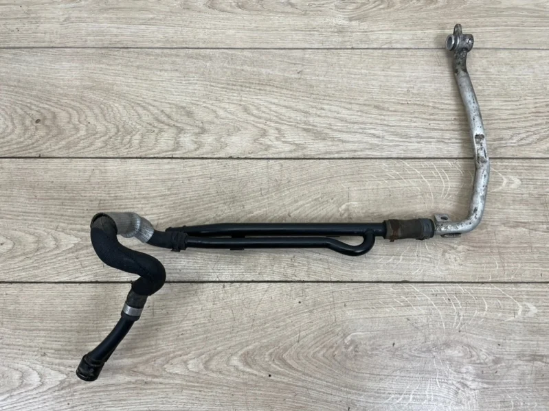 Патрубок охлаждающей жидкости VW Touareg 2 2010 - 2018 7P