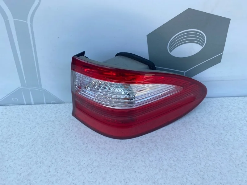 Фонарь задний правый крыло Mercedes-benz S211