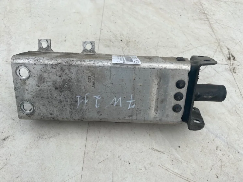 Кронштейн усилителя переднего бампера правый Mercedes-benz 2006 W211