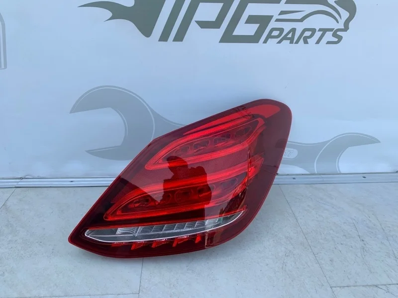 Фонарь задний правый Mercedes-benz W205