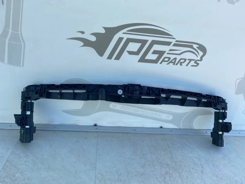 Кронштейн решетки радиатора Mercedes-benz W212